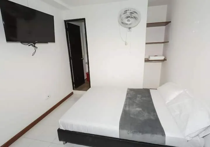 מדיין Hotel Plaza 33